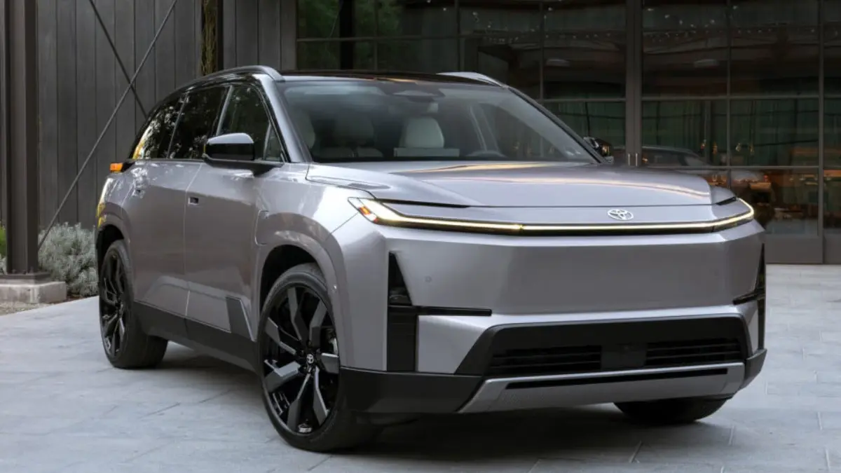 The Legend Goes Electric: 2027 Toyota Highlander Debuts as a 3-Row EV with 515-Km Range!