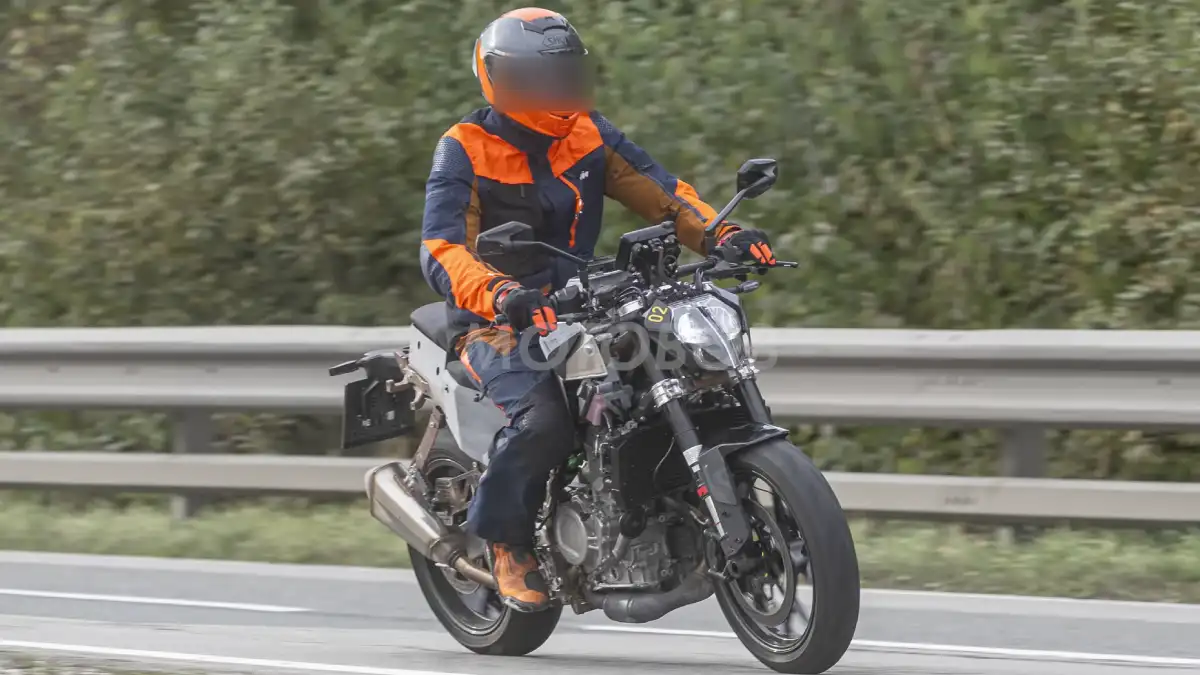 KTM 490 Duke Spotted Testing – New Middleweight Naked In The Works